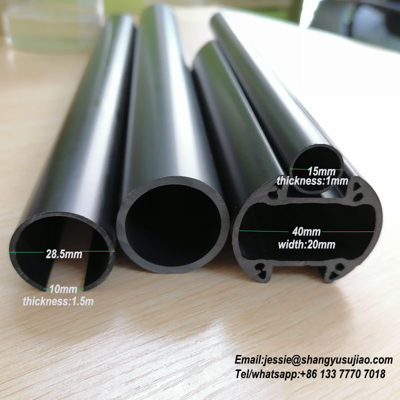 teollinen taso Musta PVC-putki käsityöläisten telineiden kaiteen tilaustyönä valmistettua muoviputkea varten